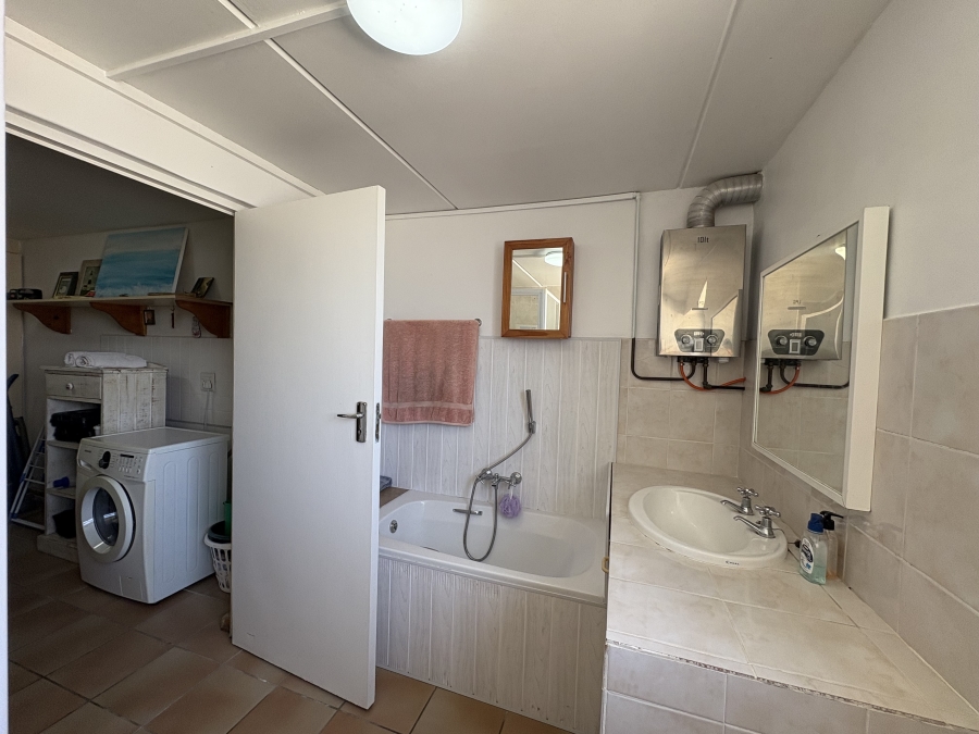 4 Bedroom Property for Sale in Pearl Bay Western Cape